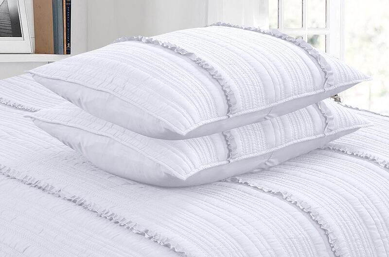 bed spread-tagesdecke-weiss-white